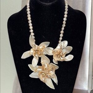 Cream Floral Pearl Necklace